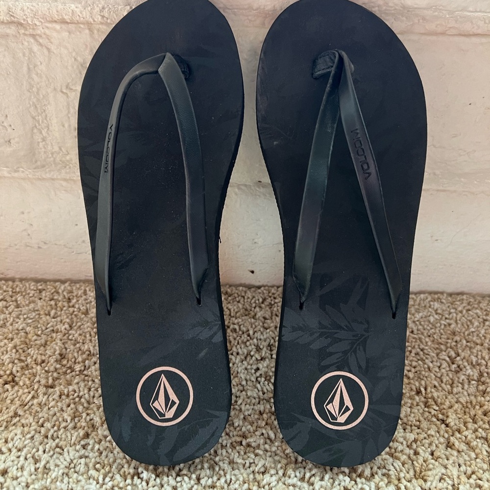 Volcom Women's Black Flip-Flop Sandals